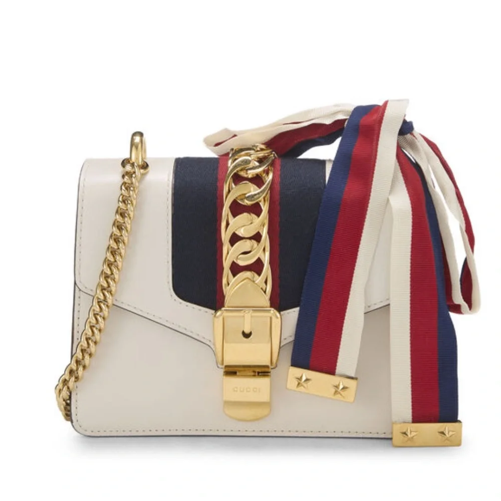 ✨💎GUCCI💎✨ Sylvie chain crossbody w/ COA, Dustbag & GWP. - Picture 1 of 12